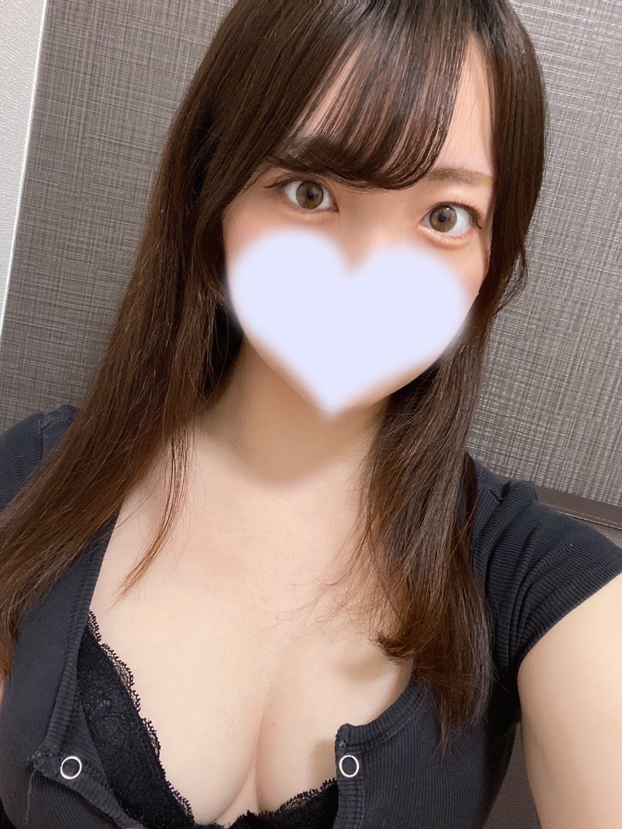 こんにちは😃

本日12〜23時で珍しくお昼から出勤します！
明日は朝から10〜19でいますよ🥰

雨の中ご予約してくださったお兄さんありがとうございます😌💐
待ってるね〜(๑&gt;◡&lt;๑)🩵
🈳13:45〜あります🙌💕