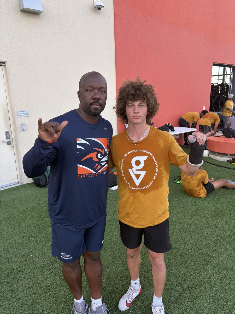 Hunter Rathke (@rathkehunter) on Twitter photo Had a great time at UTSA for a visit with my guys! <a href="/CoachJP3/">Joe Price III</a> <a href="/CoachDColey/">Coach Coley</a> <a href="/handal_dave/">Dave Handal</a>
#thelab #DistinctlyHisCollegeTour Had a great time at UTSA for a visit with my guys! <a href="/CoachJP3/">Joe Price III</a> <a href="/CoachDColey/">Coach Coley</a> <a href="/handal_dave/">Dave Handal</a>
#thelab #DistinctlyHisCollegeTour