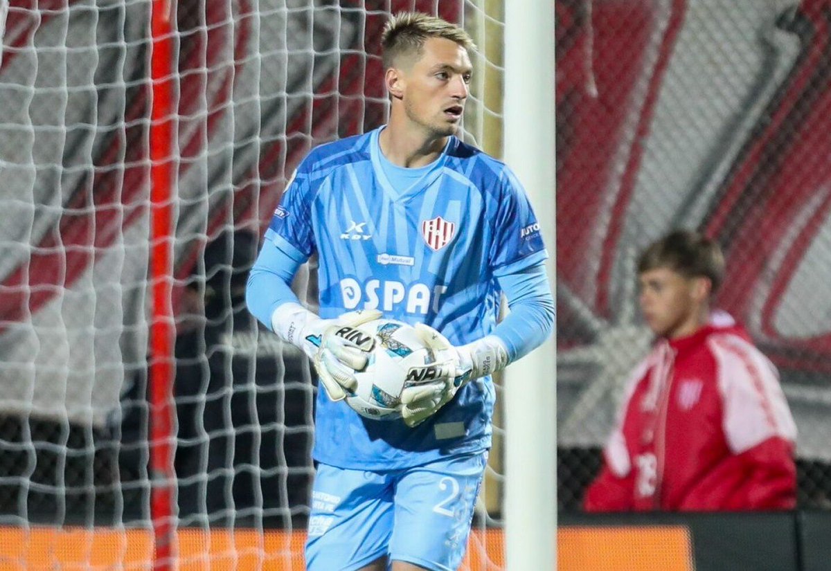 ExpeTatengue's tweet photo. Thiago Cardozo tiene muchas chances de seguir su carrera en #Belgrano de Córdoba. El arquero es una de las prioridades para Zielinsky. La cláusula de rescisión ronda el millón de dólares. https://t.co/EkEwhVe3zY