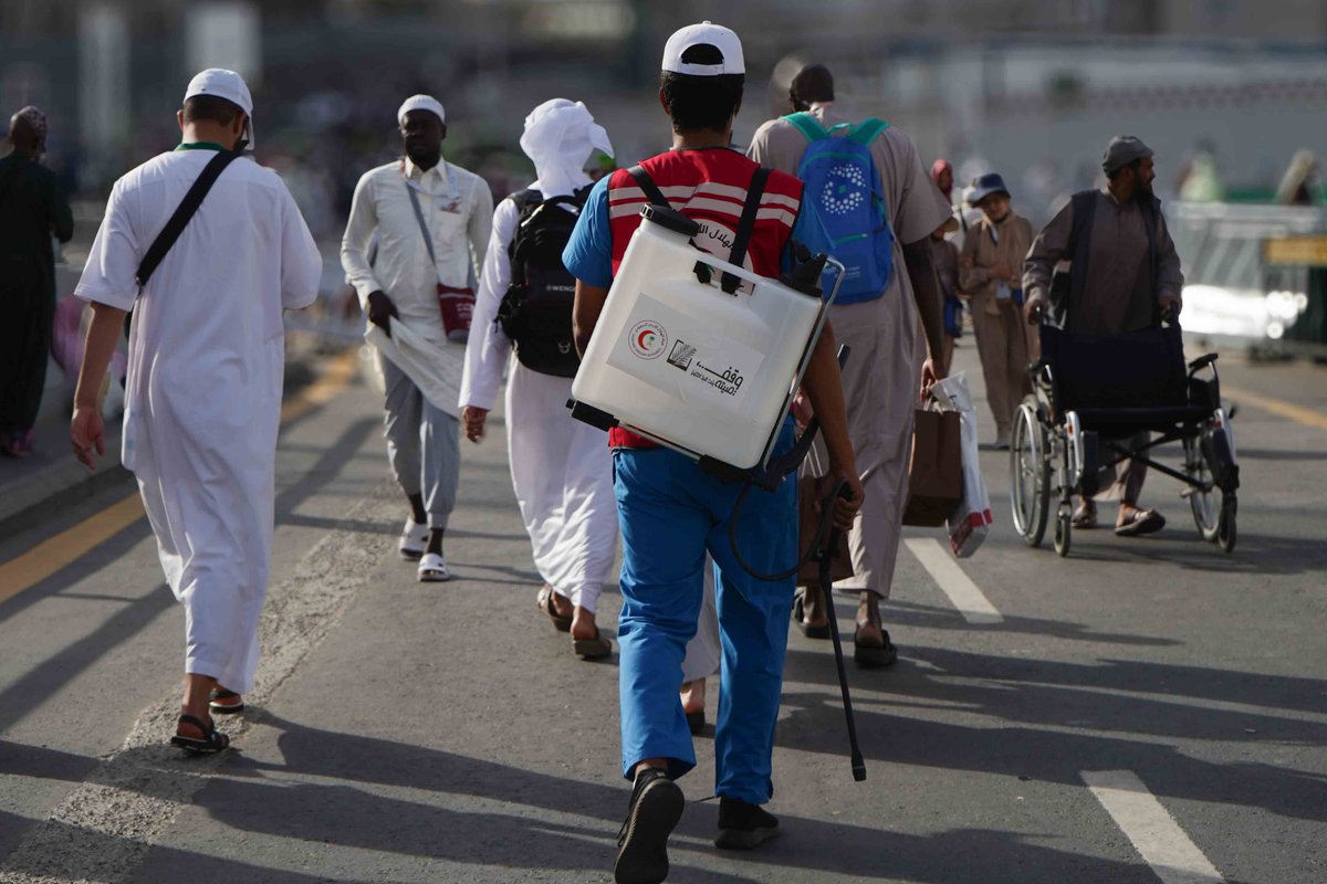 أنا شخص يؤمن بأن الخير ينتشر حين نمنحه للآخرين وأحرص على أن أكون سندًا لمن حولي، 

حتى لو نسيت نفسي أحيانًا. طموحي لا يهدأ، ورغبتي في التعلّم لا تنتهي. قد أتظاهر أحيانًا 

بالقوة والمعرفة، لكن بداخلي شخص يتعلّم كل يوم ويؤمن أن الإخلاص في النية والعمل هو الطريق الحقيقي للنجاح…✨
