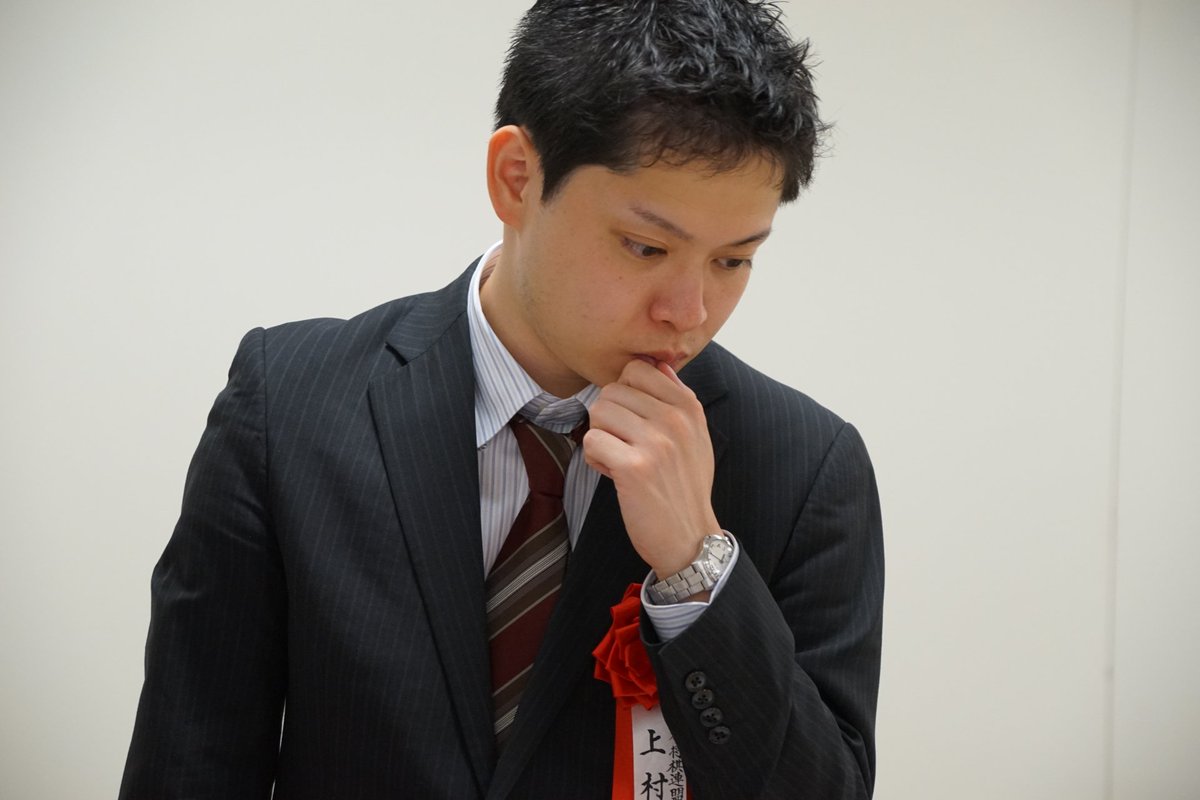 【お知らせ】
6/29(日) 上村亘五段【対面】指導対局会 
nekomado.com/news/13375/
今月末は上村先生の指導対局！
13:00-14:30/15:30-17:00の2コマ、それぞれ最大6面指しです。
「社団戦」開催日でして、常連さんも多くが大会参加のご様子。
初心者・初級者の方、指導対局はじめての方、熱烈歓迎です。