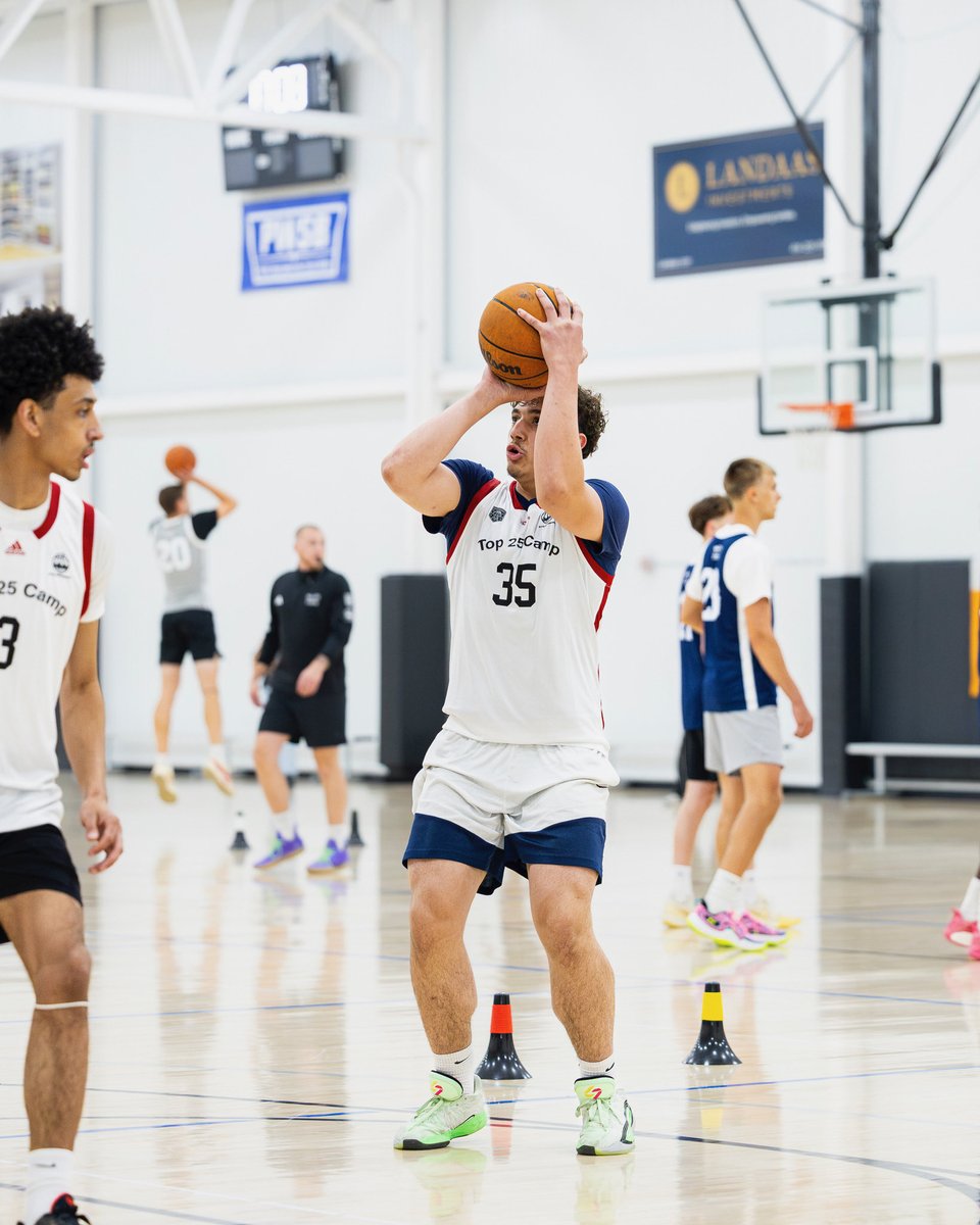 MohammadB30351's tweet photo. Had a great time at the top 25 camp playing against the top players in the city. #top25camp https://t.co/f20rHVMDw8