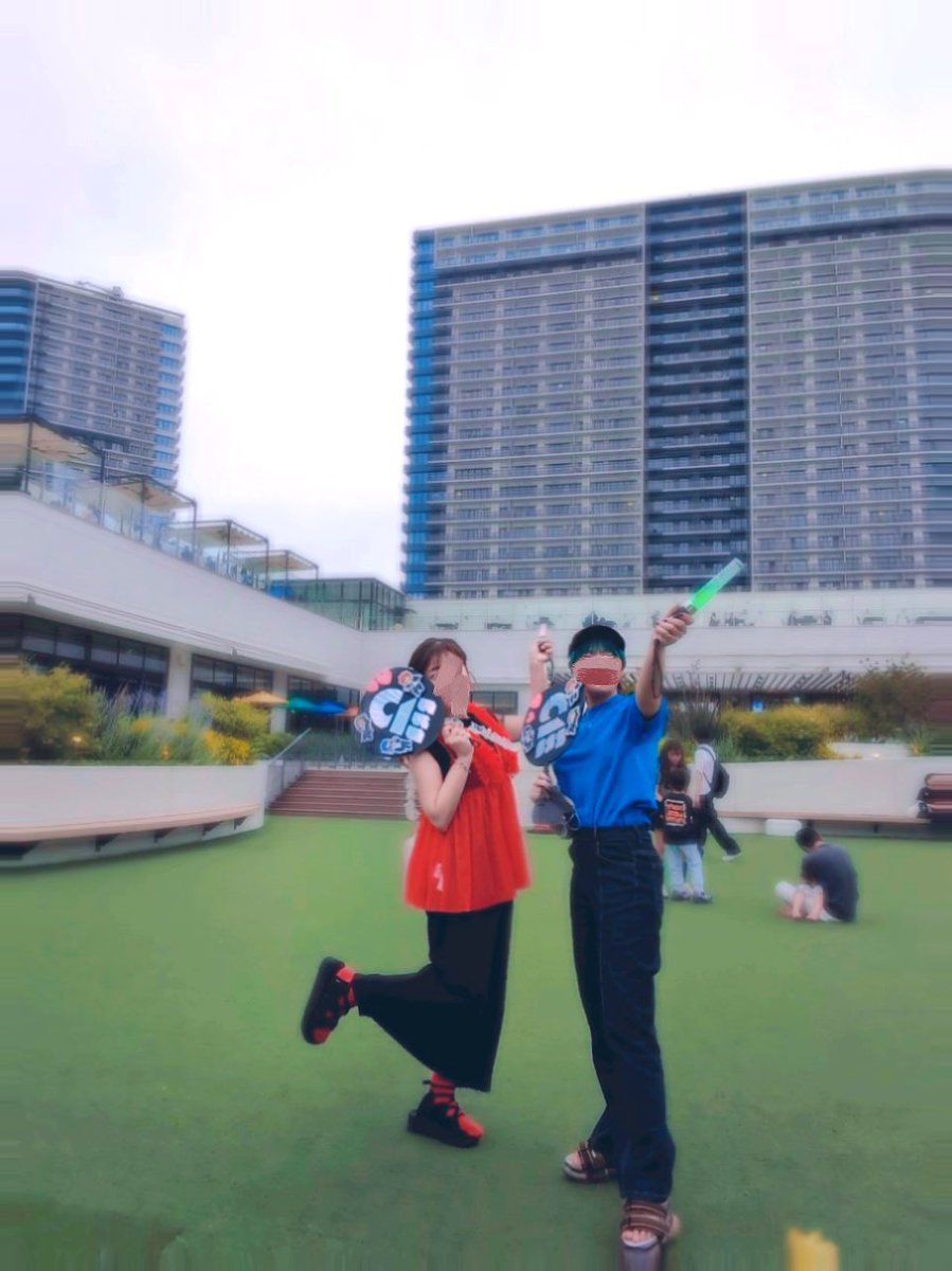_LE_xoxo's tweet photo. #2BROラジステ の推し活コーデ📌❤️🖍️
わたし黒✖︎赤似合わな過ぎてびっくり🥹しかし大満足してる•̀.̫•́✧
あっすんくん💙の兄者さんコーデも似合ってた~！顔隠しで消えちゃったけどブルーの前髪めっちゃ似合ってて良きでした🥳
やりたかったリボンアレンジしたタオルも見て🎀 https://t.co/aWksAYhweS