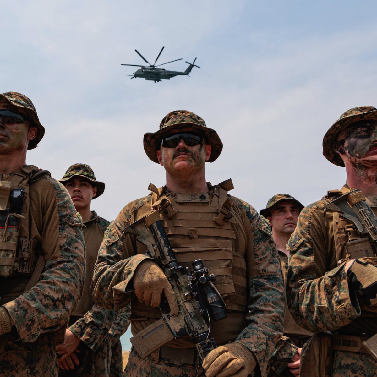 700 or more Marines are now being deployed to Los Angeles

Do you approve?

A. Hell yes
B. No