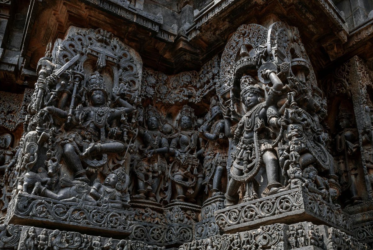 bharatkemandir's tweet photo. Hoysaleswara Temple - 12th Century Architectural Marvel with intricate carvings and engraved sculptures. https://t.co/LD9nre4mmj