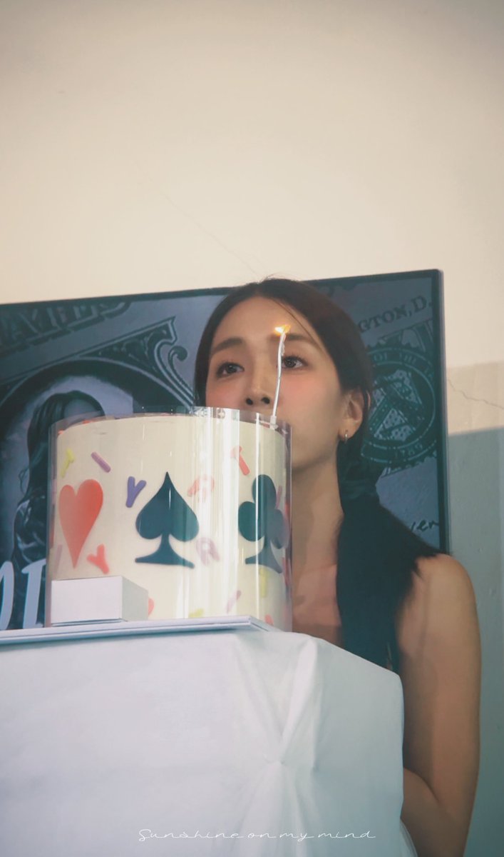 𝐬𝐮𝐧𝐬𝐡𝐢𝐧𝐞 𝐨𝐧 𝐦𝐲 𝐦𝐢𝐧𝐝 ☁️🌈 tweet media