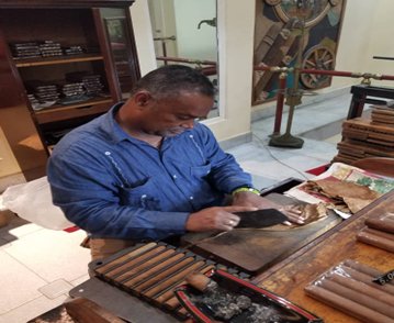 Elaborar habanos es mi pasión infinita minag.gob.cu/noticias/elabo… <a href="/MinagCuba/">Ministerio de la Agricultura de Cuba</a> <a href="/RamnMonte1/">José Ramón Monteagudo Ruiz</a> <a href="/LuisMonteroMus1/">Luis Montero Mustelier</a>