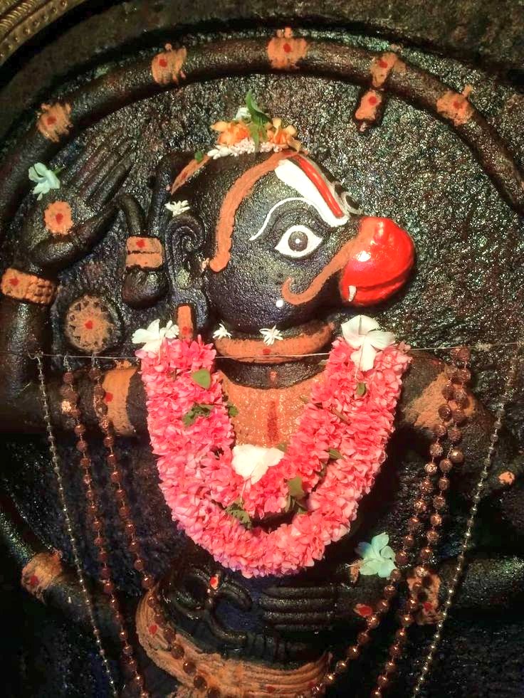 #जयश्रीराम् 

ॐ आञ्जनेयो महावीरो हनुमान्मारुतात्मजः l
तत्त्वज्ञानप्रदः सीतादेवीमुद्राप्रदायकः ll
🌿