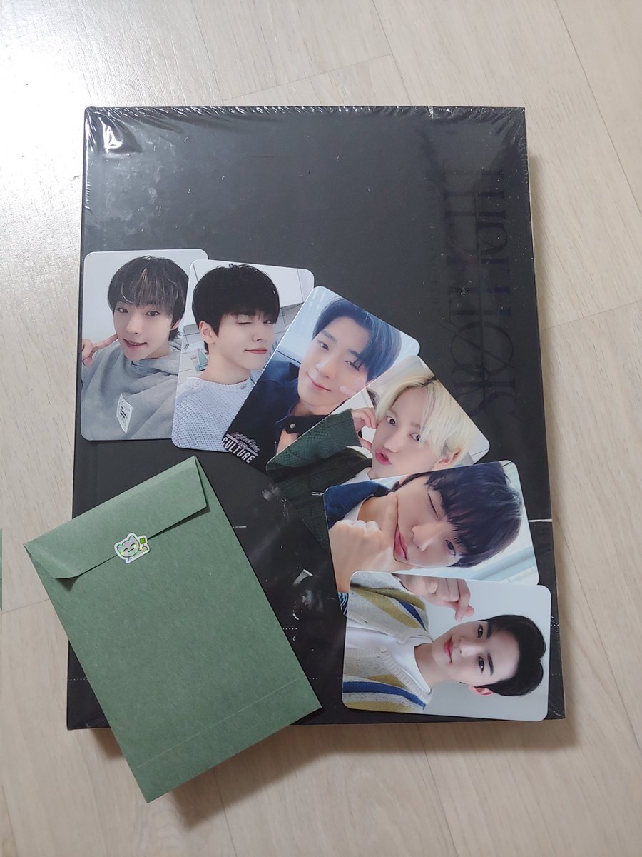 뉴피 샘이 열어주신 이벤트 선물 도착!! 퓨즈샘들 나눔하실 때, 온꼬미즈 박스 테이프 깨알같이 잘 사용하셔서 넘넘 귀여워요😸 소중히 잘 간직하겠습니다.
좀 지났지만 해피 퓨즈데이🌹