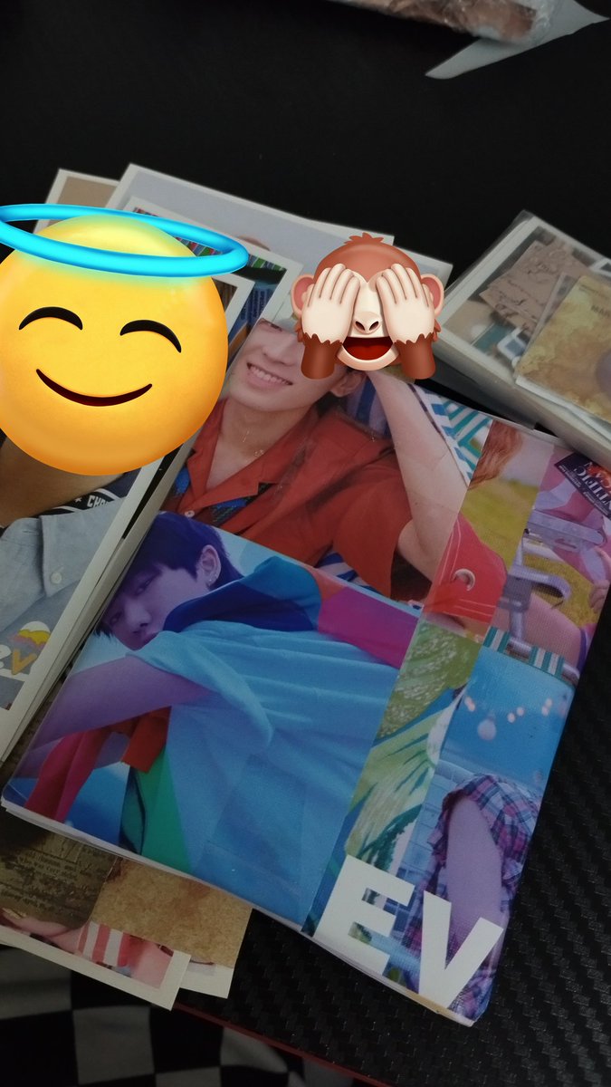 nas_san04's tweet photo. Example of the freebies I put in ur order. Not much but Adela dri x de😭
#pasarseventeenmy #pasarseventeen #SVTmy #seventeen https://t.co/xCPt81N8B3