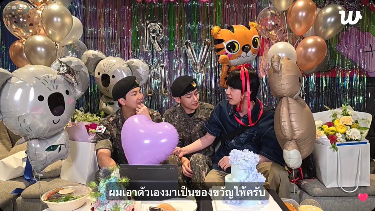 petterjoon's tweet image. พี่จินเอาตัวเองมาเป็นของขวัญยินดีออกกรม นัมจุนบอก พี่นี่ยังเหมือนเดิมเลยนะ 55555555555555555