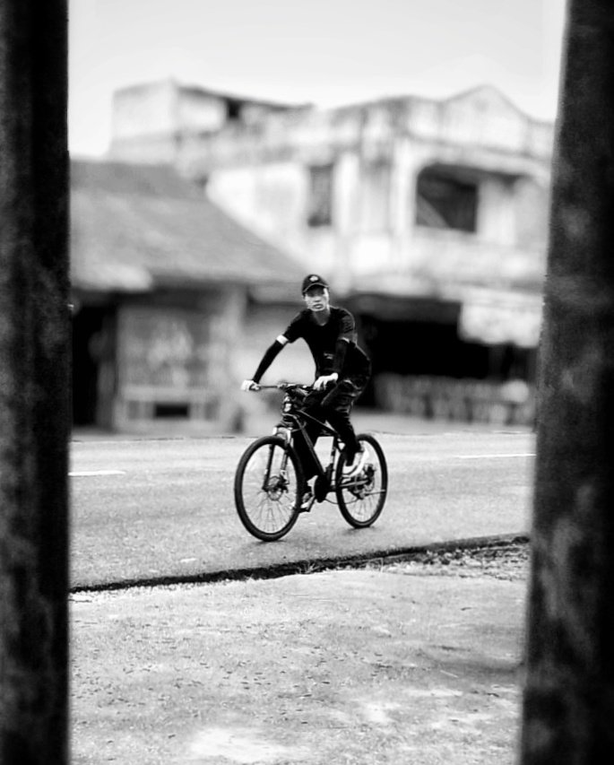 AbyleoB's tweet photo. #randomphoto #randompeople #frameinframe #bnwphotography #streetphotography https://t.co/rH9szhPE7i