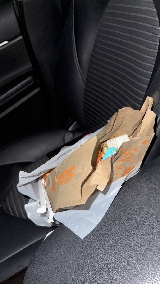 fuckrudygobert's tweet image. Shoutout to the bitch at Popeyes for finally getting order right. 🔥🔥🔥 #2legendary