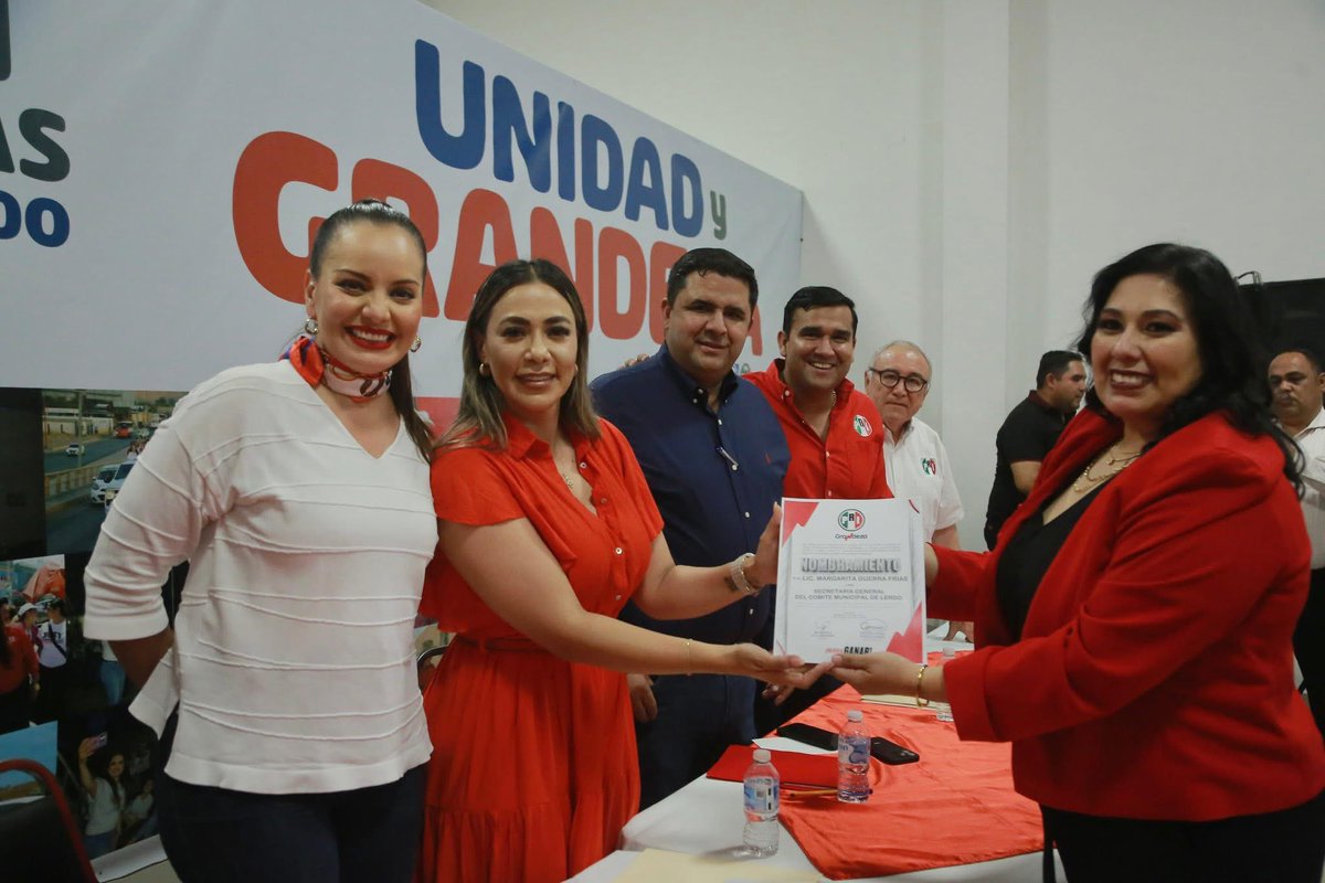 Hoy tocó andar por Lerdo y acompañar a una gran mujer: la Lic. Margarita Guerra Frías, quien tomó protesta como nueva Secretaria General del PRI municipal.🙋🏻‍♀️

¡Muchas felicidades, Margarita! 👏🏻

Sé que con tu entrega, vamos a seguir haciendo equipo por un mejor Lerdo.