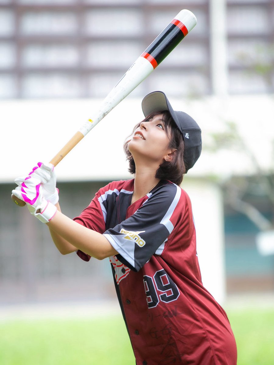 fujimary_6's tweet photo. 生きましておめでとうございます！

人生で今が一番幸せだと口にするようになり早数年。人生のキャンバスは光を分解した虹色で描いてるから幸せは眩しすぎて目に見えにくいのかなと でもきっとそばに居ます
これからも皆さまと共に、沢山の色の感情を塗り重ねていきたいです

#藤井マリー🥀 2025.6.10 https://t.co/0dYVDEC1LR