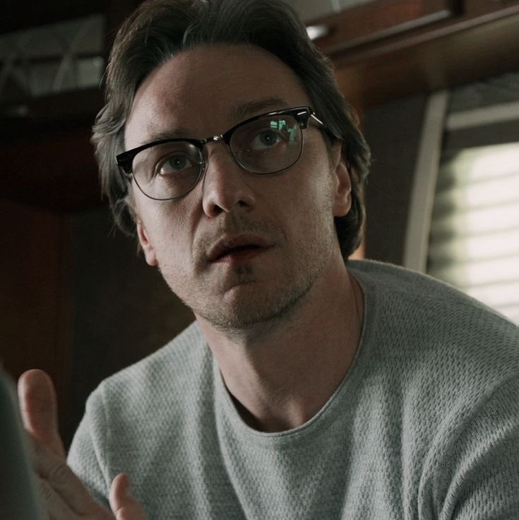 rewatched it ch 2 and my GOD our man looked good