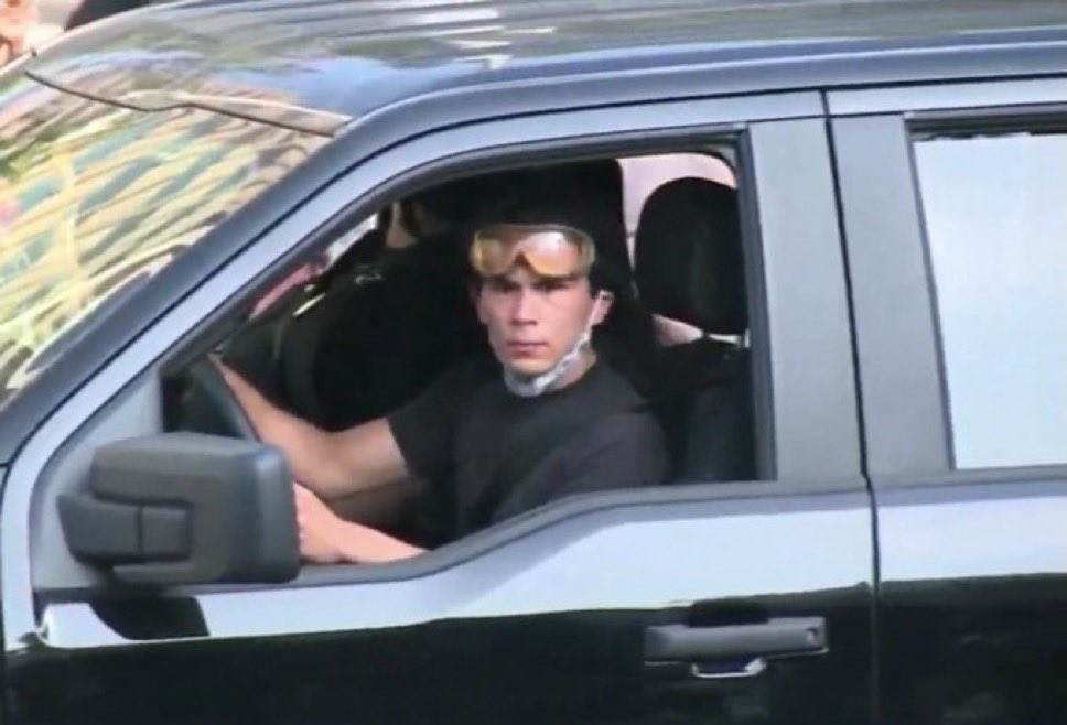 BREAKING - The man distributing thousands of dollars worth of face shields and gas masks for free to rioters in Los Angeles has an out-of-state license plate, not from California.