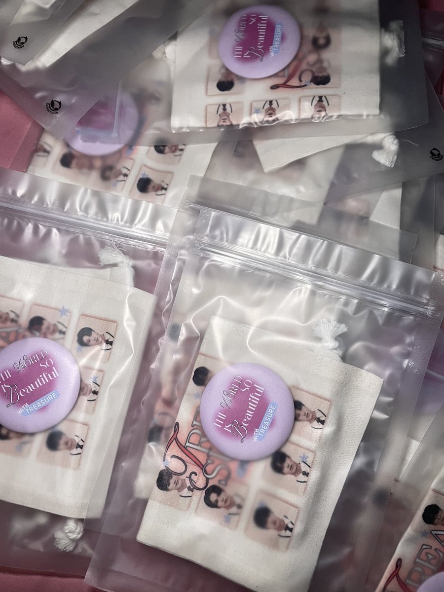 Here’s the results! Ada kesalahan dari design nya jadi hasil pouch nya gak begitu sama (bahkan beda banget). But hopefully guys you like it ya huhu. 😔🤍