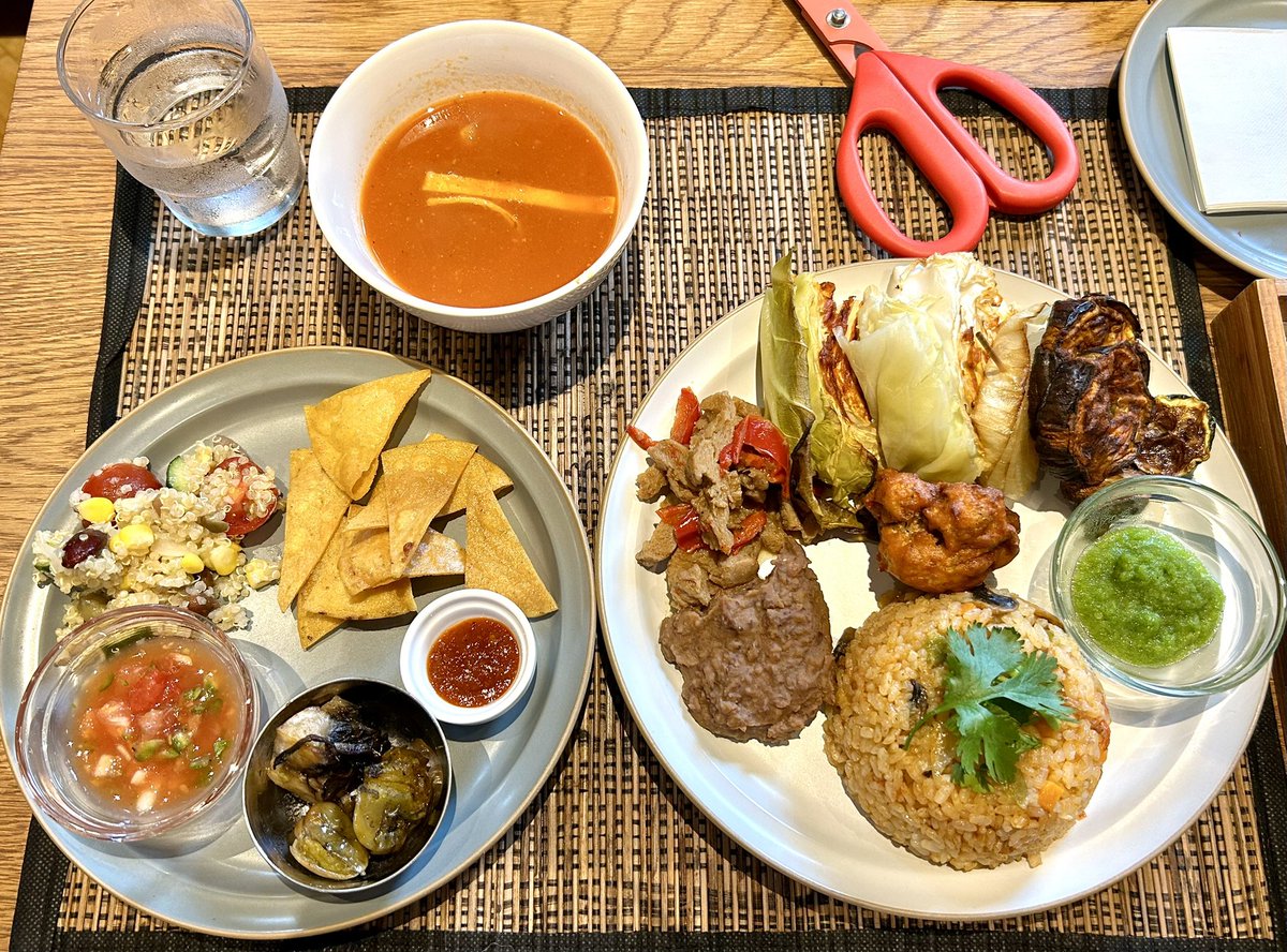 7C14maiVj8rOFdX's tweet photo. soisoiさんでランチ🌮&amp;レッスンしてきたYO🐈
相変わらず美味しすぎるぅ🤩毎回大騒ぎして食べてる😂
レッスンは♪
参加者皆様💕朗らかでいい方ばっかりだった🥰
楽し過ぎた🥳
またやりたい🤗
#vegan #soisoi https://t.co/KmT4jVZZQY