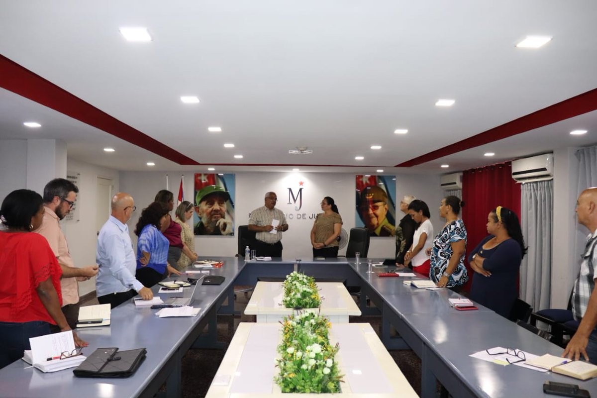 Oscar Silvera Martínez (@oscarcubaminjus) on Twitter photo Recibimos con emoción y compromiso la carta enviada por <a href="/TeresaBoue/">@SecGFMC</a>, secretaria general de <a href="/FMC_Cuba/">FMC de Cuba</a>, con motivo del día del jurista. En nuestras instituciones la presencia de la mujer es mayoritaria, como resultado de la obra de la Revolución. <a href="/Minjus_Cuba/">Ministerio de Justicia de la República de Cuba</a> Recibimos con emoción y compromiso la carta enviada por <a href="/TeresaBoue/">@SecGFMC</a>, secretaria general de <a href="/FMC_Cuba/">FMC de Cuba</a>, con motivo del día del jurista. En nuestras instituciones la presencia de la mujer es mayoritaria, como resultado de la obra de la Revolución. <a href="/Minjus_Cuba/">Ministerio de Justicia de la República de Cuba</a>
