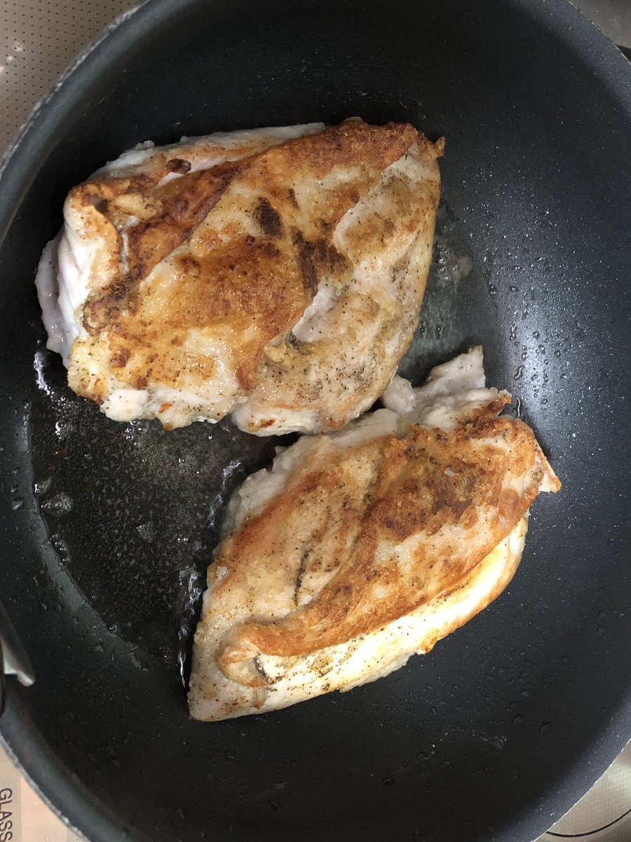 休日の昼は、最近健康食を作って食べるようにしてます。
鶏胸肉ステーキは、妻も喜んで食べてくれるので作り甲斐があります。
