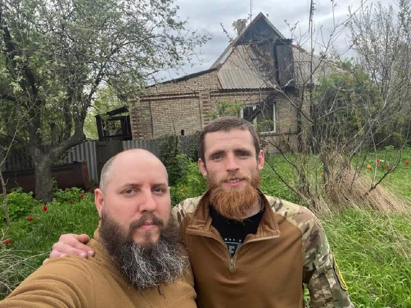 11 years fighting since turning 18 years of age, callsign "Kozachok" on the right is congratulated on his birthday by #DniproStormtroopers Commander and deputy UDA Commander Roman Tanetko callsign "Rambo".  
Happy Birthday Brother🎂
Together to Victory💪🇺🇦
t.me/uda_army/16080