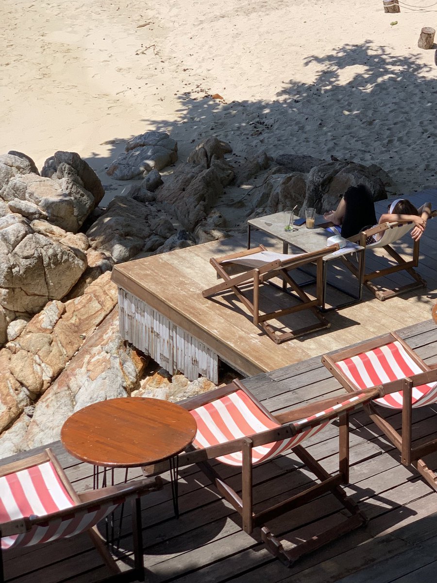 Koh Lipe low season ก็สวยไม่แพ้กับช่วง high season เลย ถ้าใครชอบความเงียบความเป็นส่วนตัวเราแนะนำให้มาหลีเป๊ะช่วงโลว์ซีซั่นช่วงนี้ราคาห้องพักก็จะถูกเกือบครึ่งเลย