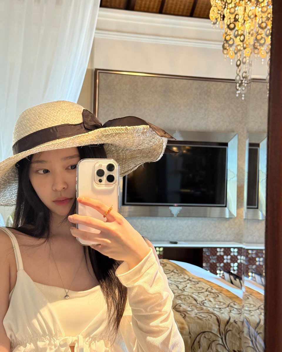 Kim Minju Updates tweet media