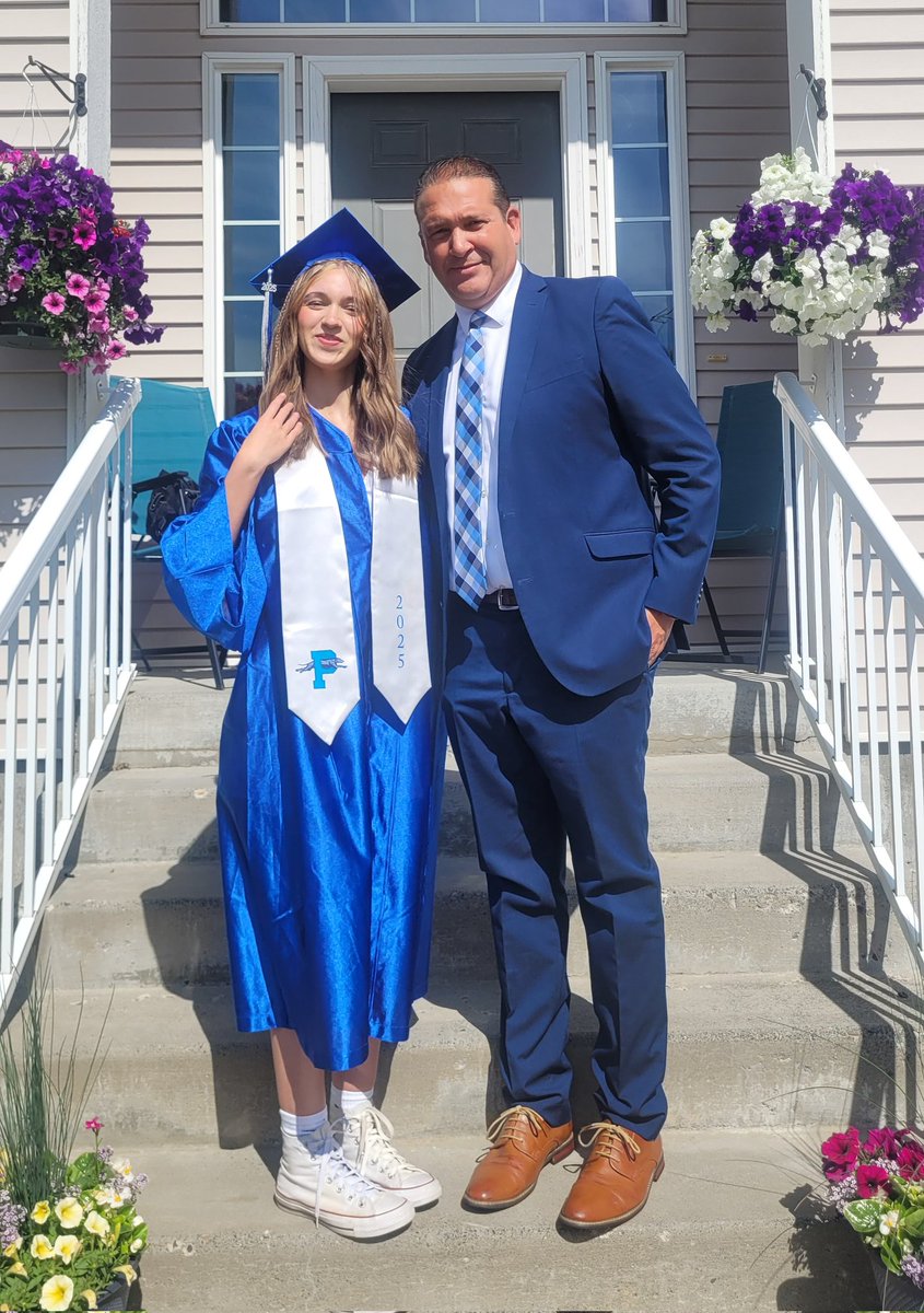 LMSprincipals's tweet photo. She was just born when hired as LMS Principal here in the @PullmanSD 18 years later we celebrate her graduation. Feels like just yesterday we moved here. Best move ever! @BobMaxw26100953 @AWSP_Principals #ThePrincipalLife #LMSproud https://t.co/oPq2MsIm9x