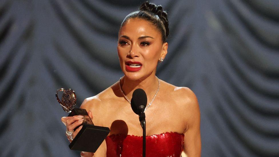 Coco Congrats to Nicole Scherzinger on her historic Tony win! 🏆

She won Best Actress in a Musical for Sunset Boulevard, becoming the first actor of Native Hawaiian heritage to win a Tony! 🎭🌺

#TonyAwards #Broadway