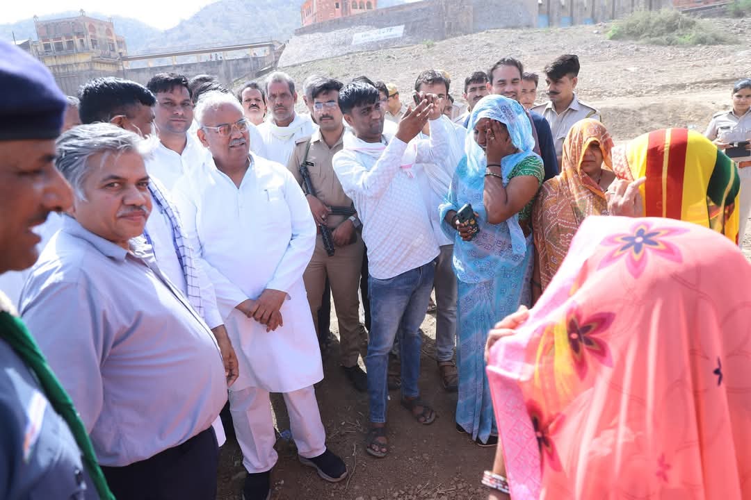 madandilawar's tweet image. &quot;वंदे गंगा - जल संरक्षण जन अभियान&quot; के अंतर्गत जमुआ रामगढ़ स्थित ऐतिहासिक रामगढ़ तालाब परिसर में श्रमदान कर जल संरक्षण एवं पारंपरिक जल स्रोतों के पुनर्जीवन के प्रयासों को बल प्रदान किया।

इस अवसर पर जनभागीदारी से तालाब के संरक्षण व संवर्धन की दिशा में चल रहे कार्यों को प्रेरणा…