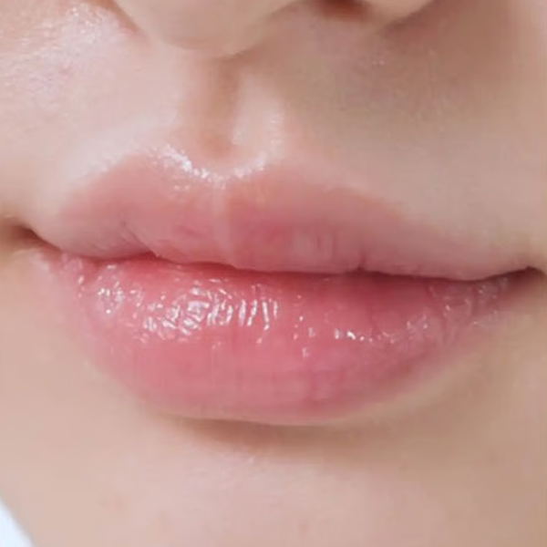 Beauticoolcom's tweet image. Estee Lauder x Laduree Limited Edition Lip gloss 7ml #Lychee ลิปกลอสให้ความเงางามฉ่ำวาว พร้อมมอบความชุ่มชื้นล้ำลึกแก่ริมฝีปาก รู้สึกเบาสบายเมื่อทา ไม่เหนียว ไม่เป็นคราบ และไม่จับตัวเป็นก้อน 🌸

เพียง 290.- จาก 490.-
ช็อปโปรนี้ 📌 s.shopee.co.th/2fzGt6SARm