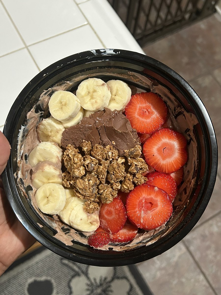 christ_h0e's tweet photo. been addicted to making the best yogurt bowls and overnight oats 🍓🫐 https://t.co/0xNsWAFaXP