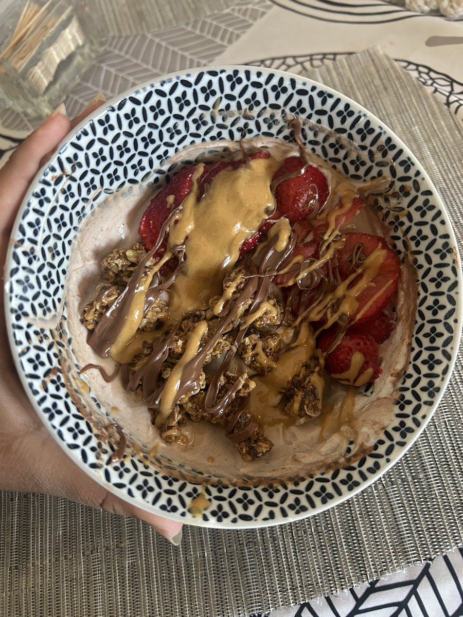 christ_h0e's tweet photo. been addicted to making the best yogurt bowls and overnight oats 🍓🫐 https://t.co/0xNsWAFaXP