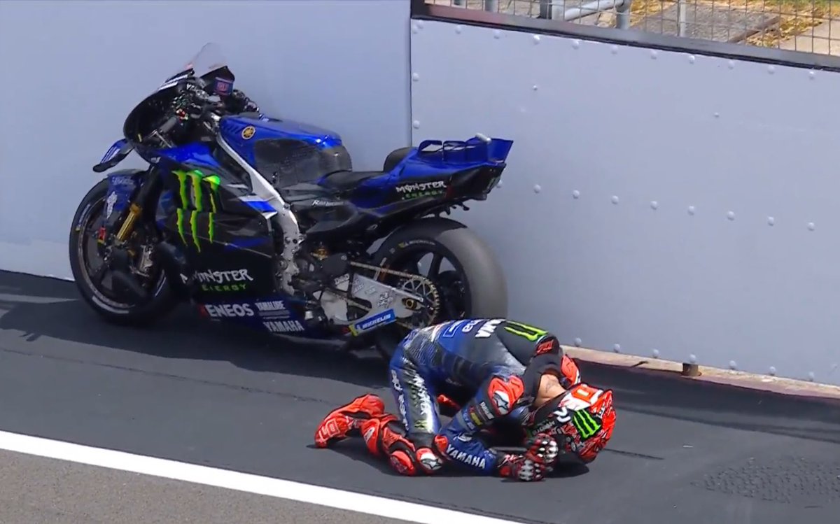 ไม่ใช่ทุกคนที่จะขับยามาฮ่า(ในตอนนี้)ได้โพลติดกัน 3 สนามติดและขับนำได้ 4 วิแต่รถพัง จบ