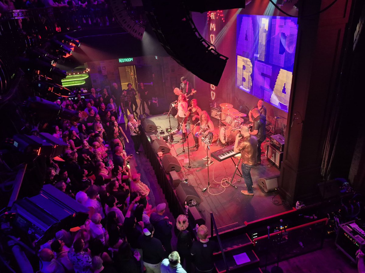 Was once again honoured to play with Coda Conduct at AIDSBeat to benefit ⁦<a href="/CANFAR/">CANFAR</a>⁩ on Friday!