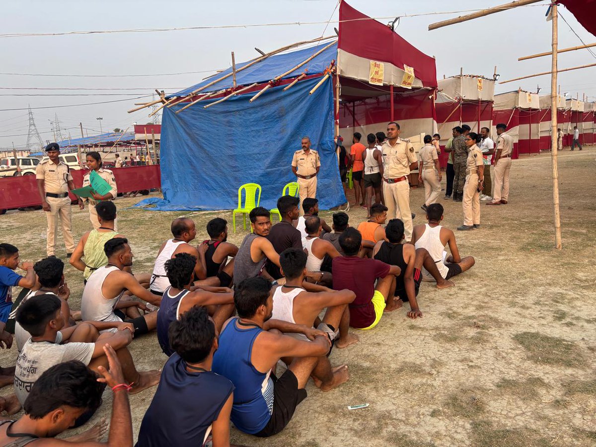 Saran_dm's tweet photo. #homeguard #recruitment #physicalefficiencytest #saran #chapra @IPRDBihar
गृह रक्षकों के नामांकन हेतु जेपी यूनिवर्सिटी, छपरा ग्राउंड में जारी शारीरिक दक्षता परीक्षा https://t.co/Wjx4xcRWsv