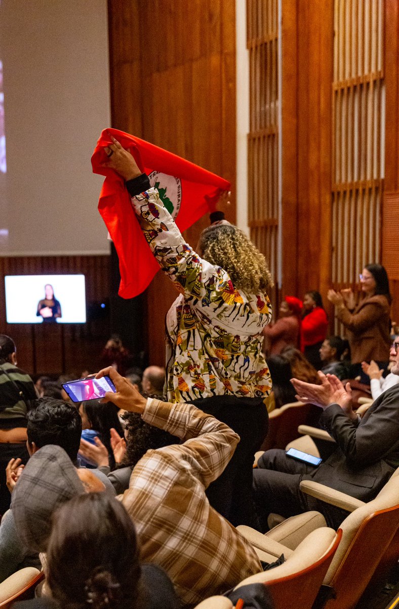 Karina Batthyány tweet media