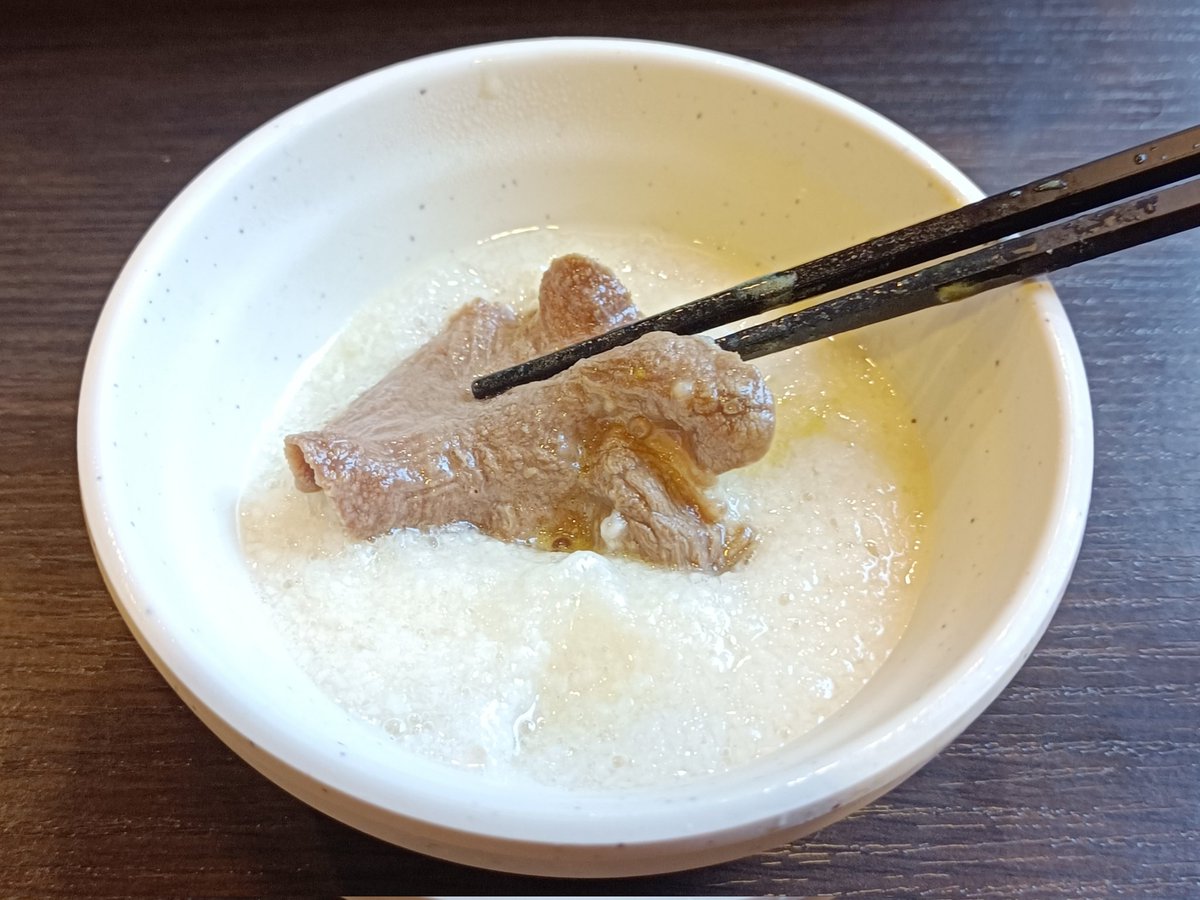 akihiroactor's tweet photo. 昨日は久々に牛たん食べ放題コース
６０歳以上で５５０円引き
クーポンで１０％割引き

腹減ってたのでいろいろな肉を２３皿食べた
コースでレモンだし、とろろも無料

野菜もたくさん食べて今回は有料追加なし

#しゃぶ葉 #牛た�� #とろろ #レモン #しゃぶしゃぶ https://t.co/AV0k7WvKSN