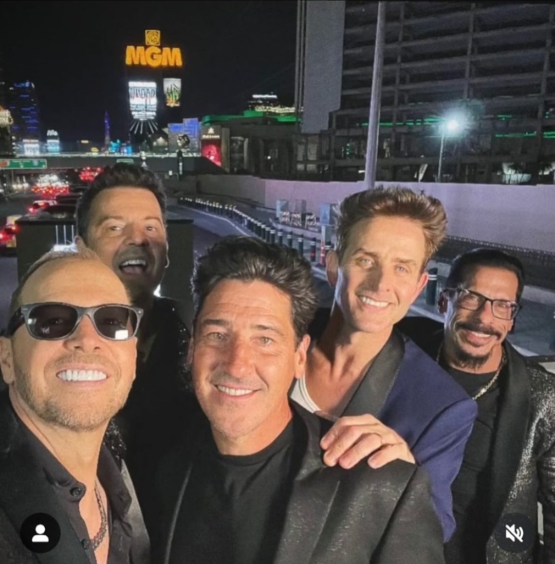 Blockheads Unite tweet media