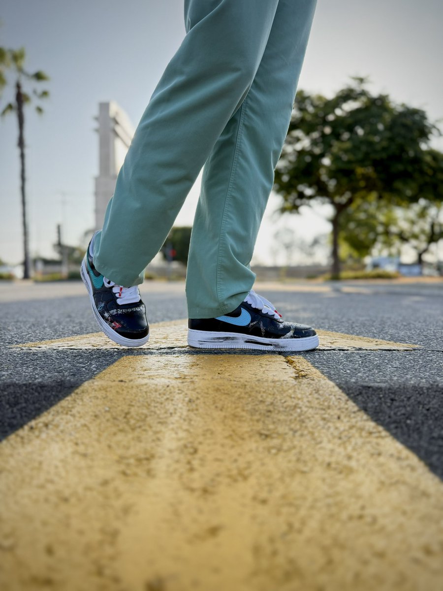 rjolli007's tweet photo. “Take Me” seems appropriate. All day wear. 

#KOTD Nike Air Force 1 Low
G-Dragon Peaceminusone Para-Noise 3.0

#ScratchAway
#SnkrsAndScrubs https://t.co/Htpj53ORxl