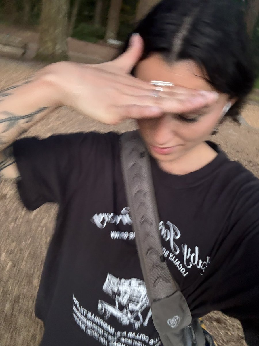 VineTime666's tweet photo. Moving across the country on your own to a new city means getting lost on a hike &amp; only having an old hinge date to come pick you up https://t.co/3SNDfPWbdn