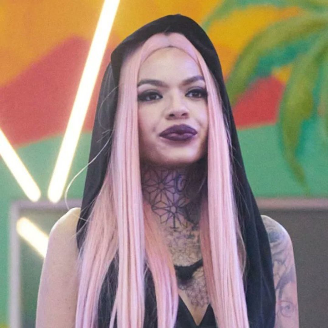 Fue explotada laboralmente

La levantaban temprano a grabar miles de sesiones 

La enviaron a otro país a representar Colombia 

Les dio a conocer el programa y van y le dan el premio a otro.

FRAUDE RCN