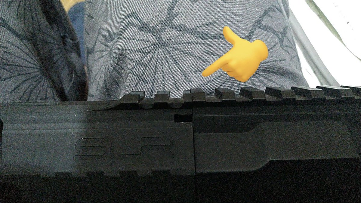 whitegorilla115's tweet photo. こないたガーデンZで、アクリルサイト使ってなんか見え方がおかしくて、なんでだろ?と思ったら、ハンドガードとツライチになってないでやんの(笑)
アクリルサイト前後ともハンドガードに載せるか、光学機器使うかだねぇ
#G&G
#ARP556
#SLRハンドガード https://t.co/xDaBMPGTif
