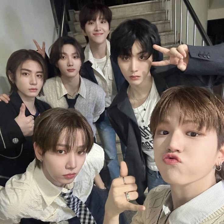 iprhic's tweet image. also !! my friends and i are making a discord server for carats &amp;amp; onedoors! so if you're a lover of #SEVENTEEN &amp;amp; #BOYNEXTDOOR this is the perfect place for you!!
— other fandoms are also welcome

⸜(｡˃ ᵕ ˂ )⸝♡ ofc, its not open right now. but it will be soon!