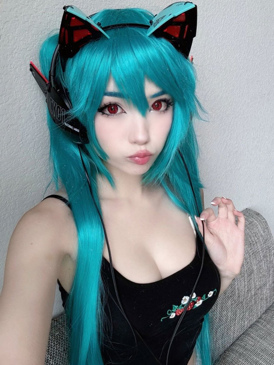kountingkcals's tweet photo. ⋆ ˚｡⋆🧵🪡 Emiru Thinspo Thread ⋆ ˚｡⋆୨୧˚
               For gamer girls/cosplayers. https://t.co/NaBdMqWb6K