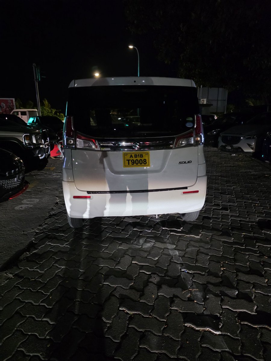 Raffdeane's tweet photo. Parking space near Dharubaaruge is a daily struggle. Taxis frequently block the entry/exit lane, leaving paid slot holders stuck unable to park or exit. Despite repeated complaints, no action taken by the authorities.
@MaleCitymv  @PoliceMv
@MvCrisis  @Mihaarunews @AvasRide https://t.co/UxX5zEE5zt