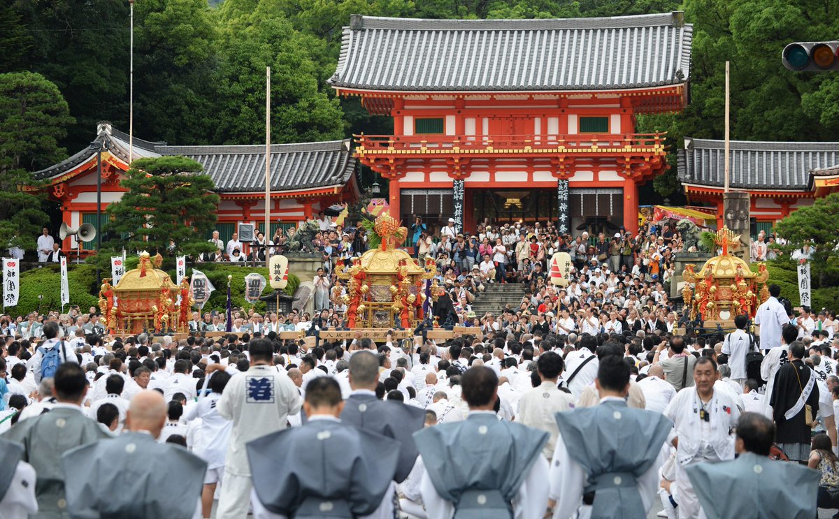 knp_hankei500m's tweet image. 疫病退散を神に祈る京都・八坂神社の祭礼「祇園祭」は、幾多の時代を経て、京都の人々が守り続けて来ました。
夏を彩る華やかな祇園祭を、裏側で支える人々の知られざる想いをアーカイブ記事で紹介します。
〈特集〉祇園祭を支える人々の想い
☞☞☞
hankei500.kyoto-np.jp/archives/categ…
