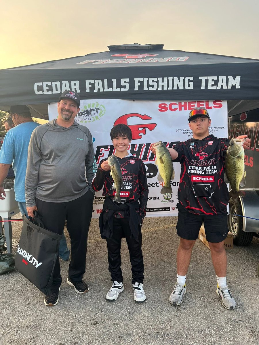 We kicked off our brand new Monday Night Summer Series at Wyth Lake. It was a beautiful night of fishing and the wind even died down! We had a record number of boats. 16 teams competed for the top 5 prizes and also the big bass award. Thanks for all the families showing up! 🐅