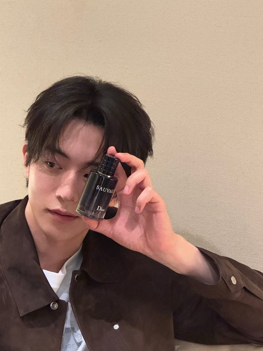 wngurdld's tweet photo. 250610 남주혁 인스타 업데이트 ❤︎

디올 컨벤션날 미모 진짜 미친거같다 https://t.co/jQmfiXWMie